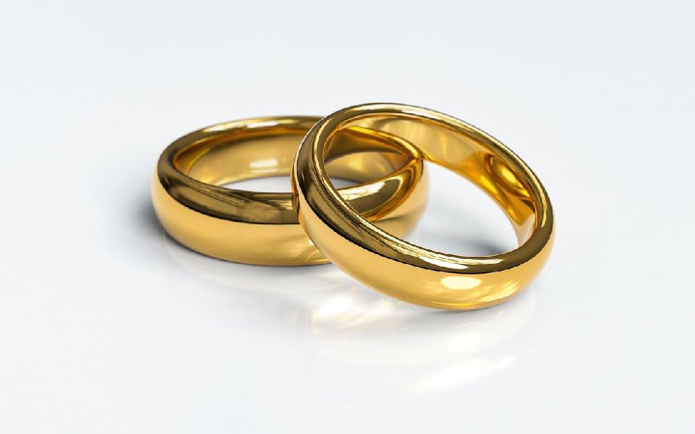 Obrączki ślubne - jak wybrać i na co zwracać uwagę?